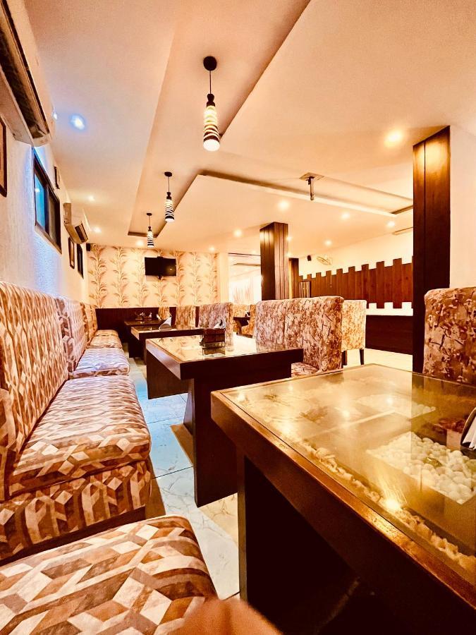 Hotel The Onix Dehradun Esterno foto