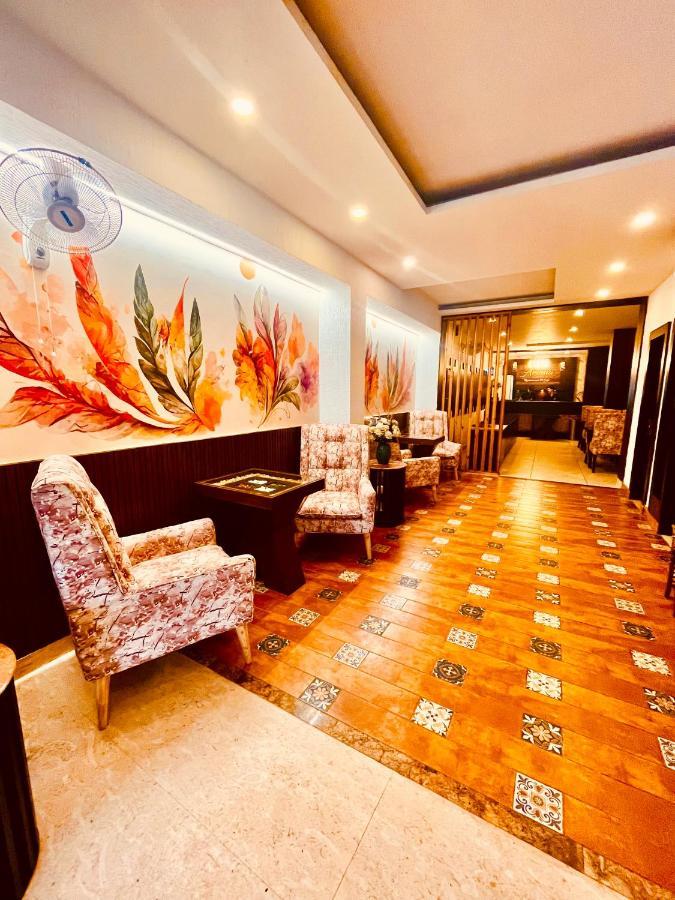 Hotel The Onix Dehradun Esterno foto